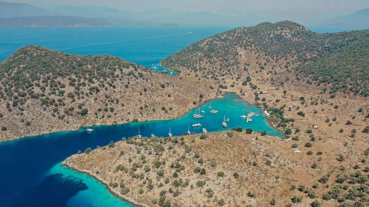 https://alizeoneyachting.com/wp-content/uploads/2023/03/tersane-koyu-gocek.jpeg